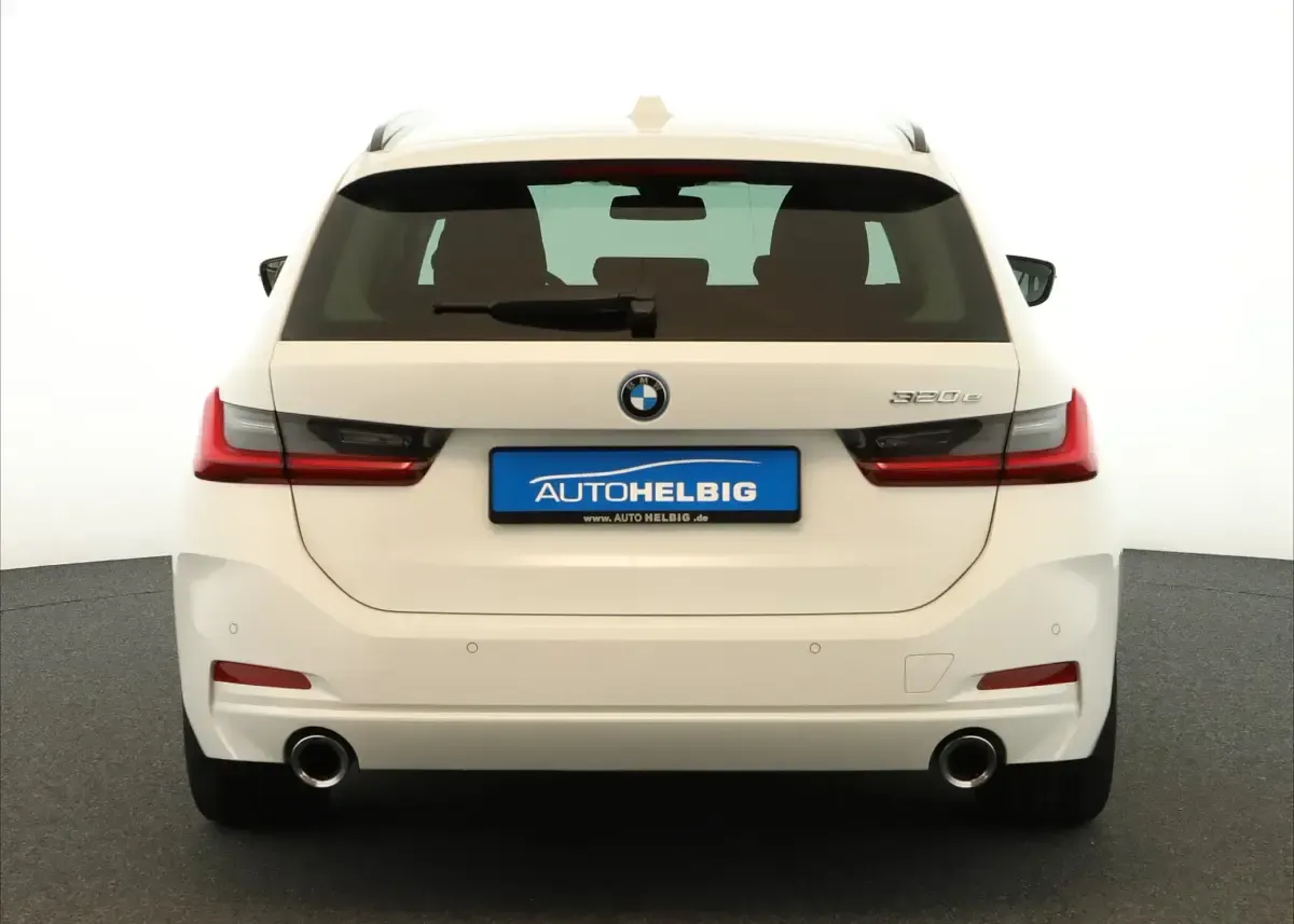 Gebraucht BMW 320e 204 PS (150 kW) 2022 Alpinweiss iii Kombi