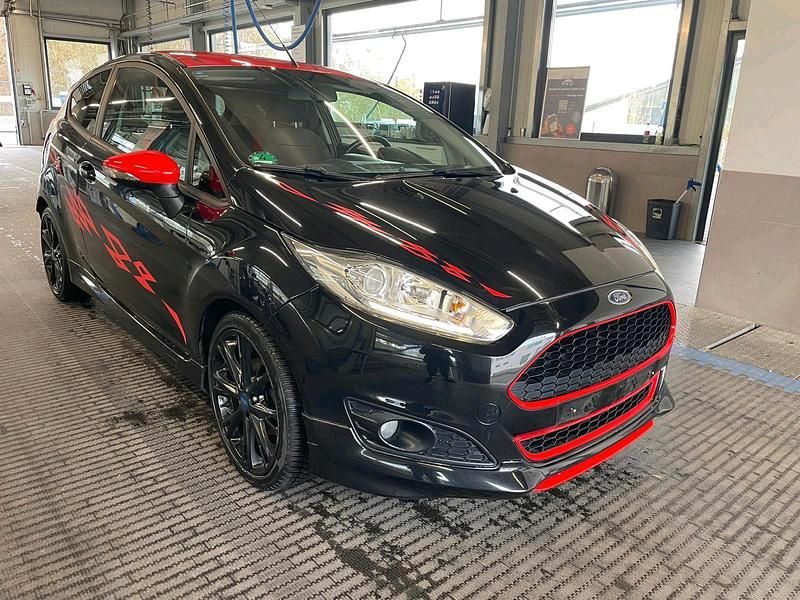 Gebraucht Ford Fiesta 140 PS (102 kW) 2014 Schwarz Kleinwagen