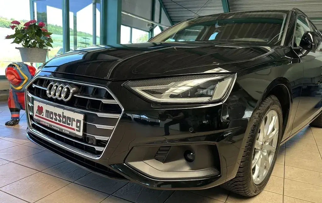 Gebraucht Audi A4 150 PS (110 kW) 2021 Mythosschwarz Kombi