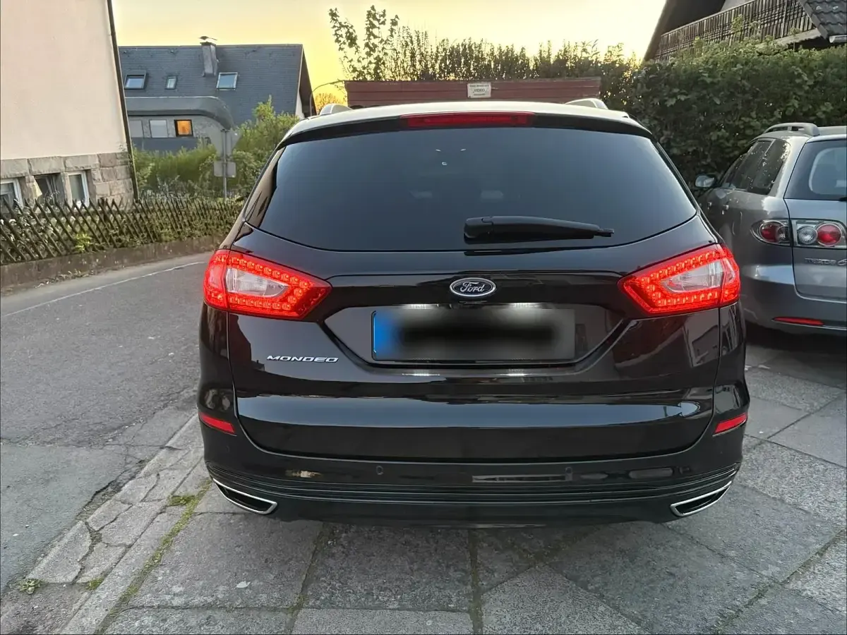 Gebraucht Ford Mondeo 180 PS (132 kW) 2016 Schwarz Kombi