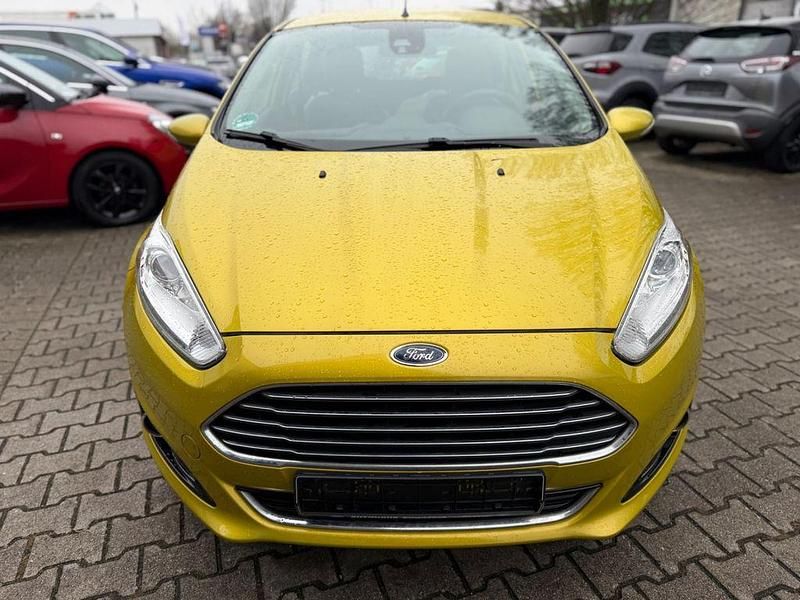 Gebraucht Ford Fiesta Titanium 75 PS (55 kW) 2012 Gelb Kleinwagen
