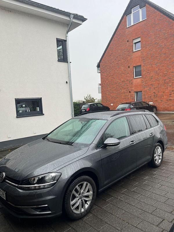 Gebraucht 2018 VW Golf VII Comfortline Kombi | 9.999 € (Fairer Preis) - Bild 1/4