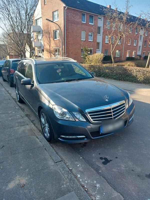 Gebraucht Mercedes E200 Elegance 184 PS (135 kW) 2011 Blau Kombi