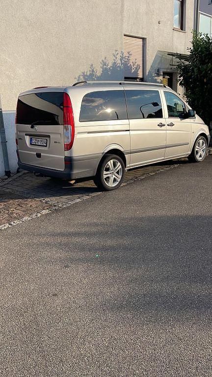 Silber Gebraucht 2014 Mercedes Vito Van / Kleinbus | 18.999 € - Bild 1/4