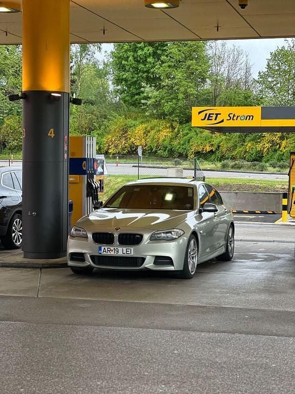 Silber Gebraucht 2012 BMW M550 Sport Line Limousine | 12.999 € (Guter Preis) - Bild 1/4