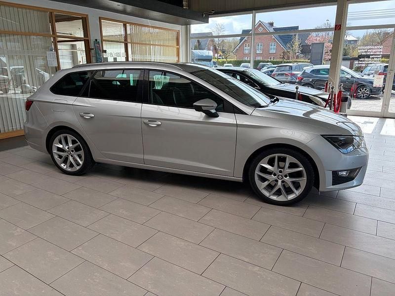 Gebraucht Seat Leon ST FR 125 PS (91 kW) 2015 Eissilber/estrella silver Kombi