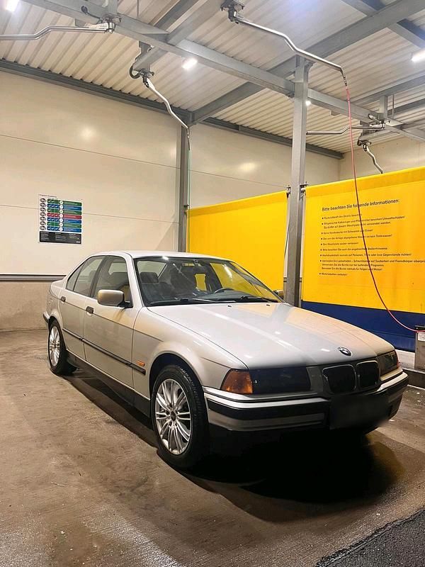 Gebraucht BMW 318 116 PS (85 kW) 1998 Silber Limousine