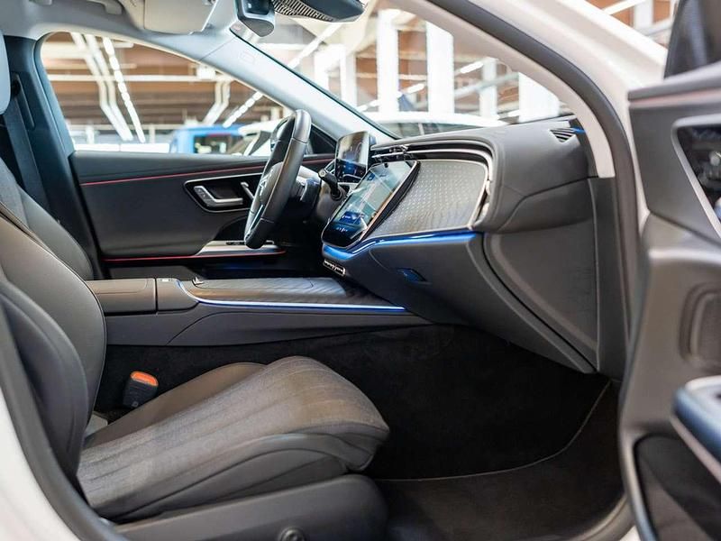 Gebraucht Mercedes E220 Avantgarde 197 PS (144 kW) 2025 Weiss / polarweiß Limousine