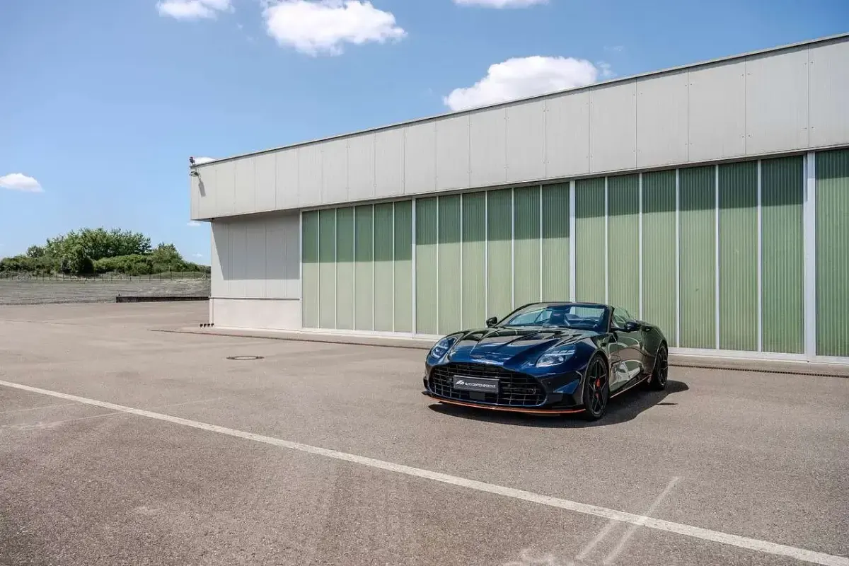 Gebraucht Aston Martin Vanquish 835 PS (614 kW) 2025 Blau Cabrio