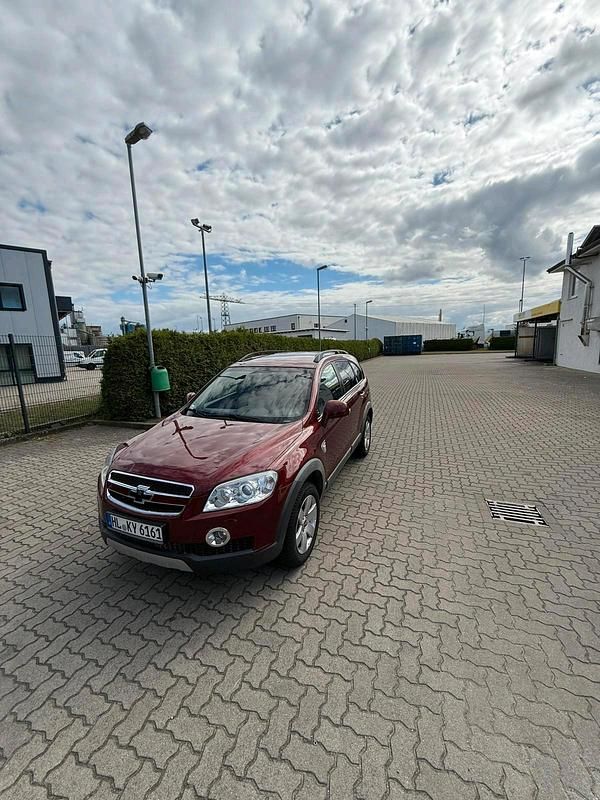 Rot Gebraucht 2008 Chevrolet Captiva SUV | 5.000 € (Etwas zu teuer) - Bild 1/4
