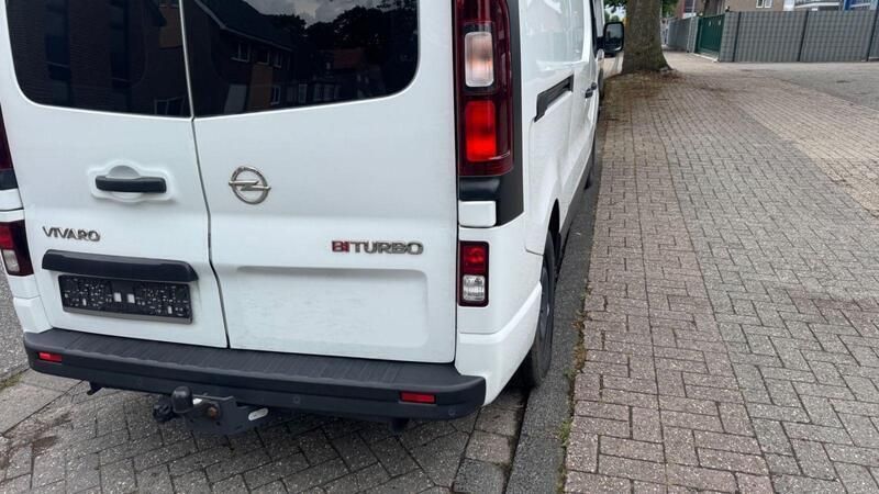 Gebraucht Opel Vivaro 145 PS (106 kW) 2017 Weiß Van / Kleinbus