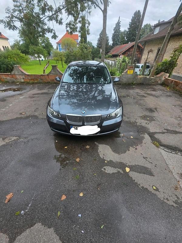 Grau Gebraucht 2006 BMW 318 Limousine | 1.999 € (Guter Preis) - Bild 1/4