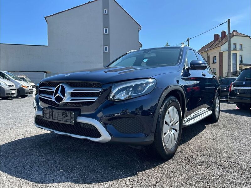 Blau Gebraucht 2017 Mercedes GLC250 SUV | 22.990 € - Bild 1/4