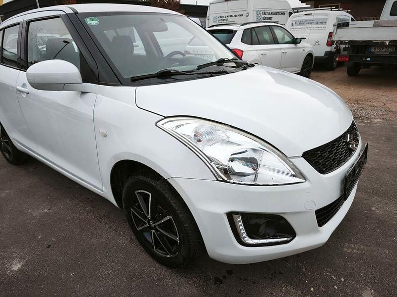Weiß Gebraucht 2016 Suzuki Swift Comfort Limousine | 8.390 € (Etwas zu teuer) - Bild 1/4