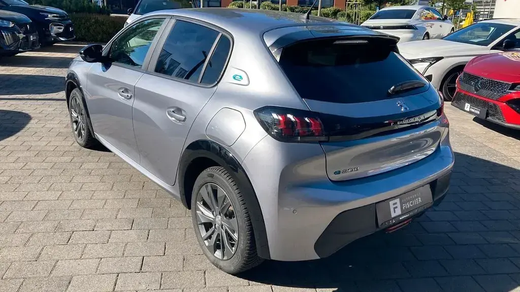 Gebraucht Peugeot e-208 Active 100 kW (136 PS) 2022 Silber Kleinwagen