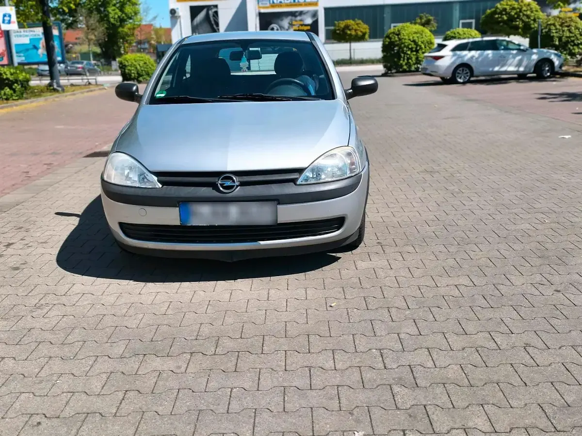 Używany Opel Corsa 75 KM (55 kW) 2002 Srebrny Hatchback