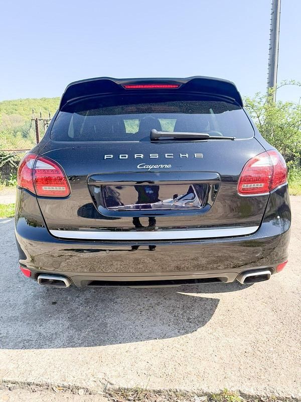 Second-hand Porsche Cayenne 245 CP (180 kW) 2012 Negru SUV