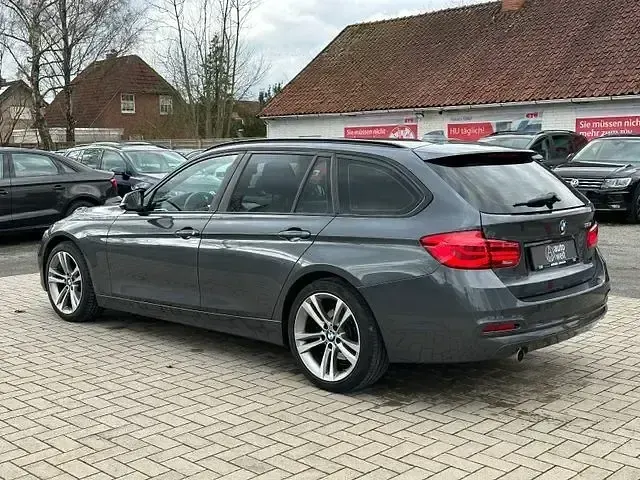 Gebraucht BMW 318 Sport Line 136 PS (100 kW) 2019 Mineralgrau Kombi