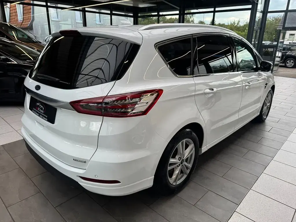 Gebraucht Ford S-MAX Titanium 190 PS (139 kW) 2022 Weiß Van / Kleinbus
