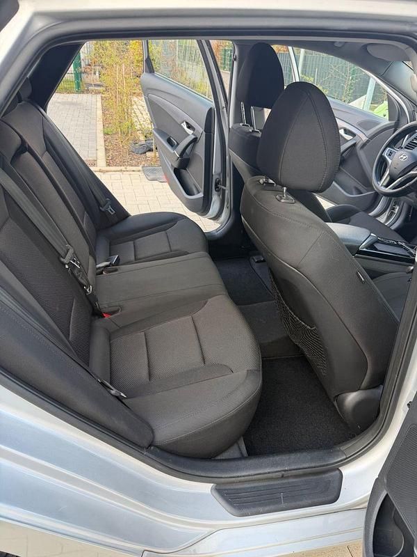 Gebraucht Hyundai i40 Comfort 135 PS (99 kW) 2012 Silber Kombi