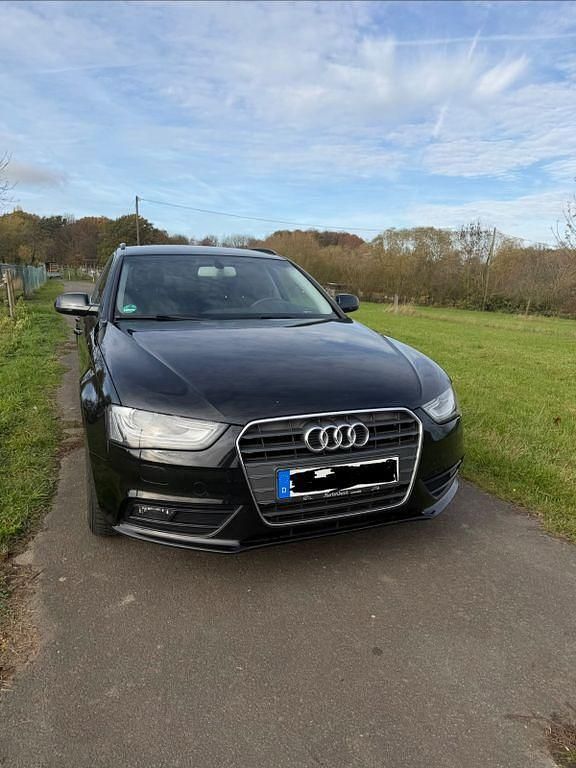 Schwarz Gebraucht 2012 Audi A4 Ambition Kombi | 9.300 € (Fairer Preis) - Bild 1/4