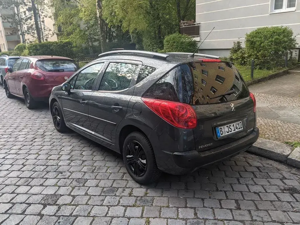 Gebraucht Peugeot 207 Tendance 95 PS (69 kW) 2010 Grau Kombi