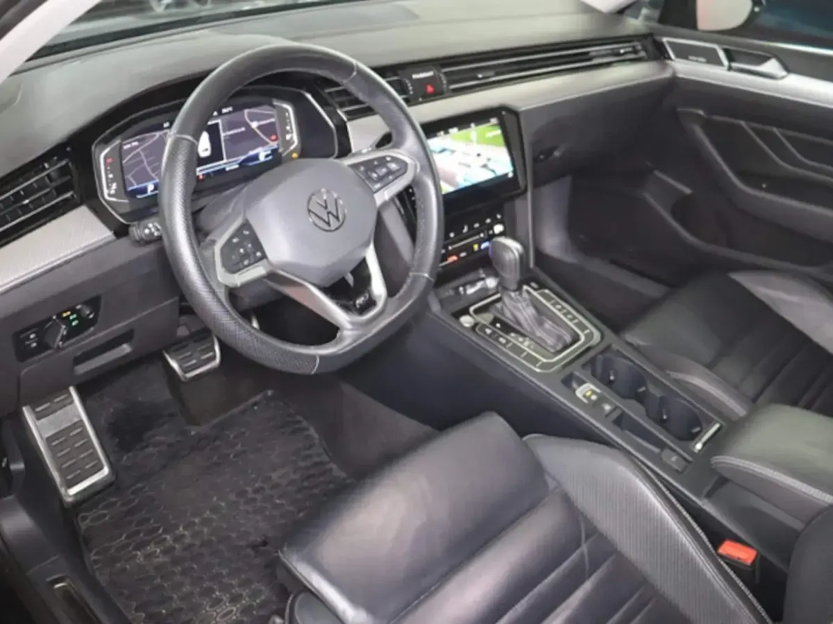 Gebraucht VW Passat Elegance 150 PS (110 kW) 2021 Mangangrau metallic (metallic) Kombi