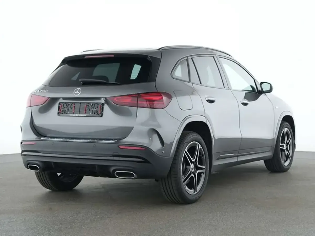 Gebraucht Mercedes GLA250 AMG 163 PS (119 kW) 2025 Grau SUV