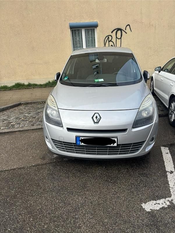 Silber Gebraucht 2010 Renault Scénic III Van / Kleinbus | 4.300 € (Etwas zu teuer) - Bild 1/4