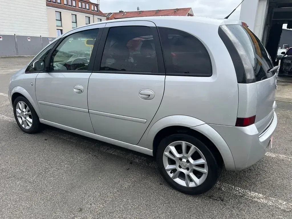 Gebraucht Opel Meriva Innovation 105 PS (77 kW) 2010 Silber Van / Kleinbus