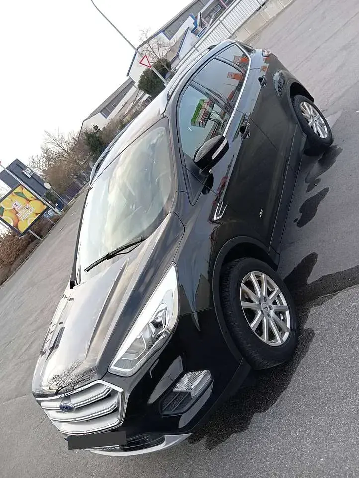 Gebraucht Ford Kuga Titanium 182 PS (133 kW) 2017 Schwarz SUV
