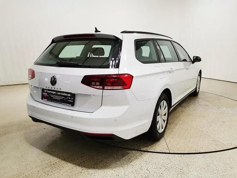 Gebraucht VW Passat Conceptline 150 PS (110 kW) 2022 Gletscherweiß metallic Kombi