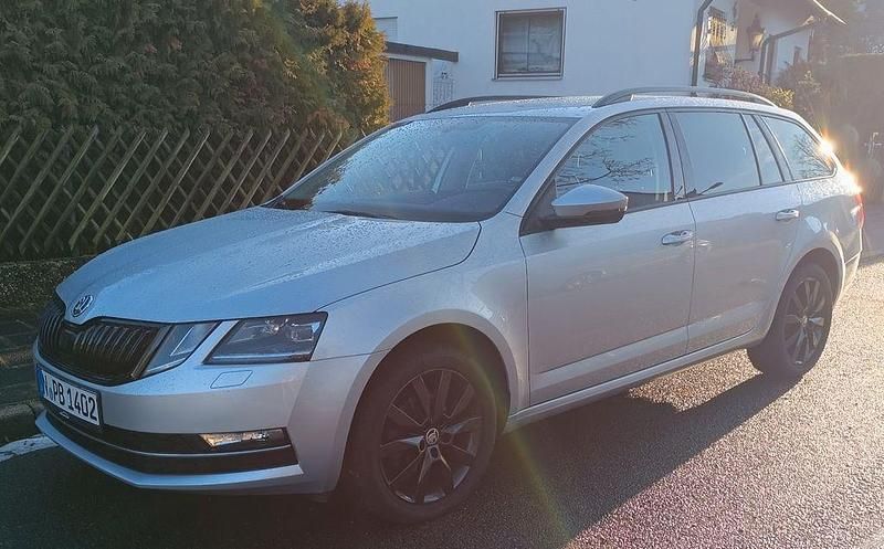 Silber Gebraucht 2018 Skoda Octavia Style Kombi | 11.800 € (Fairer Preis) - Bild 1/4