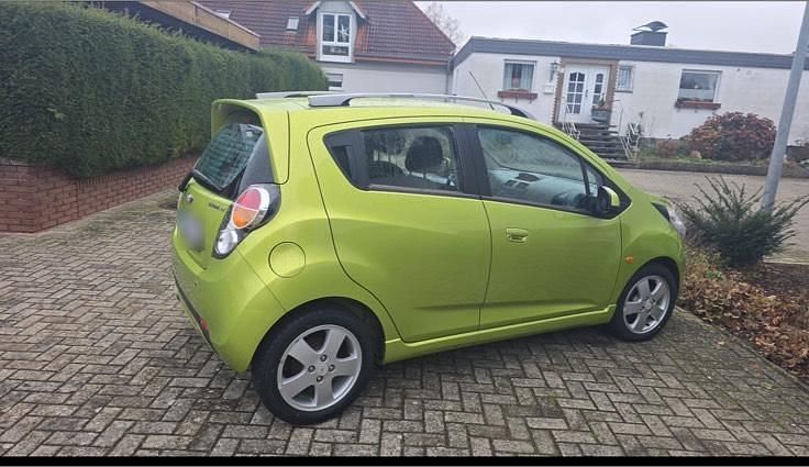 Second-hand Chevrolet Spark 82 CP (60 kW) 2010 Verde Hatchback