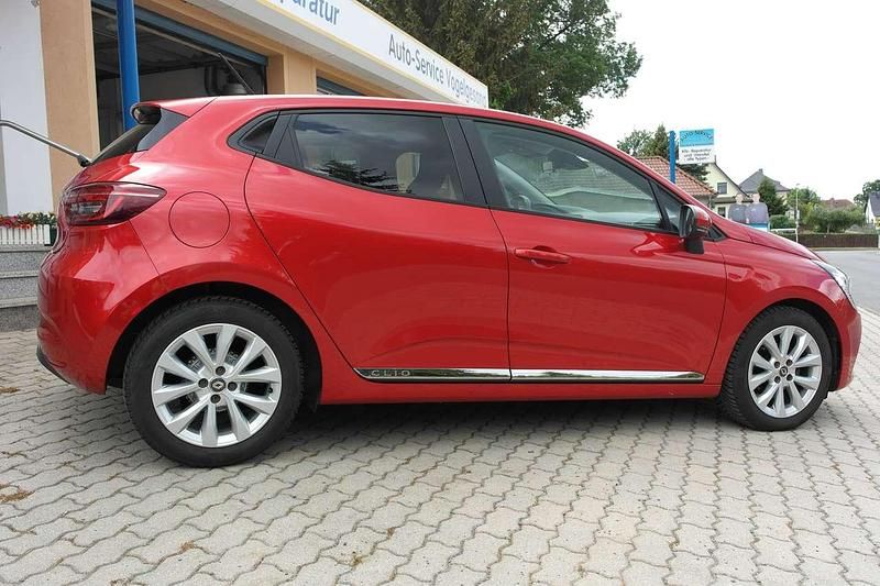 Używany Renault Clio IV Experience 101 KM (74 kW) 2019 Czerwony Hatchback