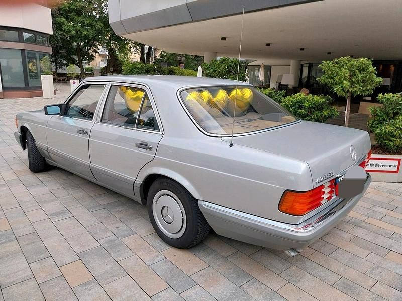 Silber Gebraucht 1987 Mercedes 420 SE Limousine | 16.750 € - Bild 1/4