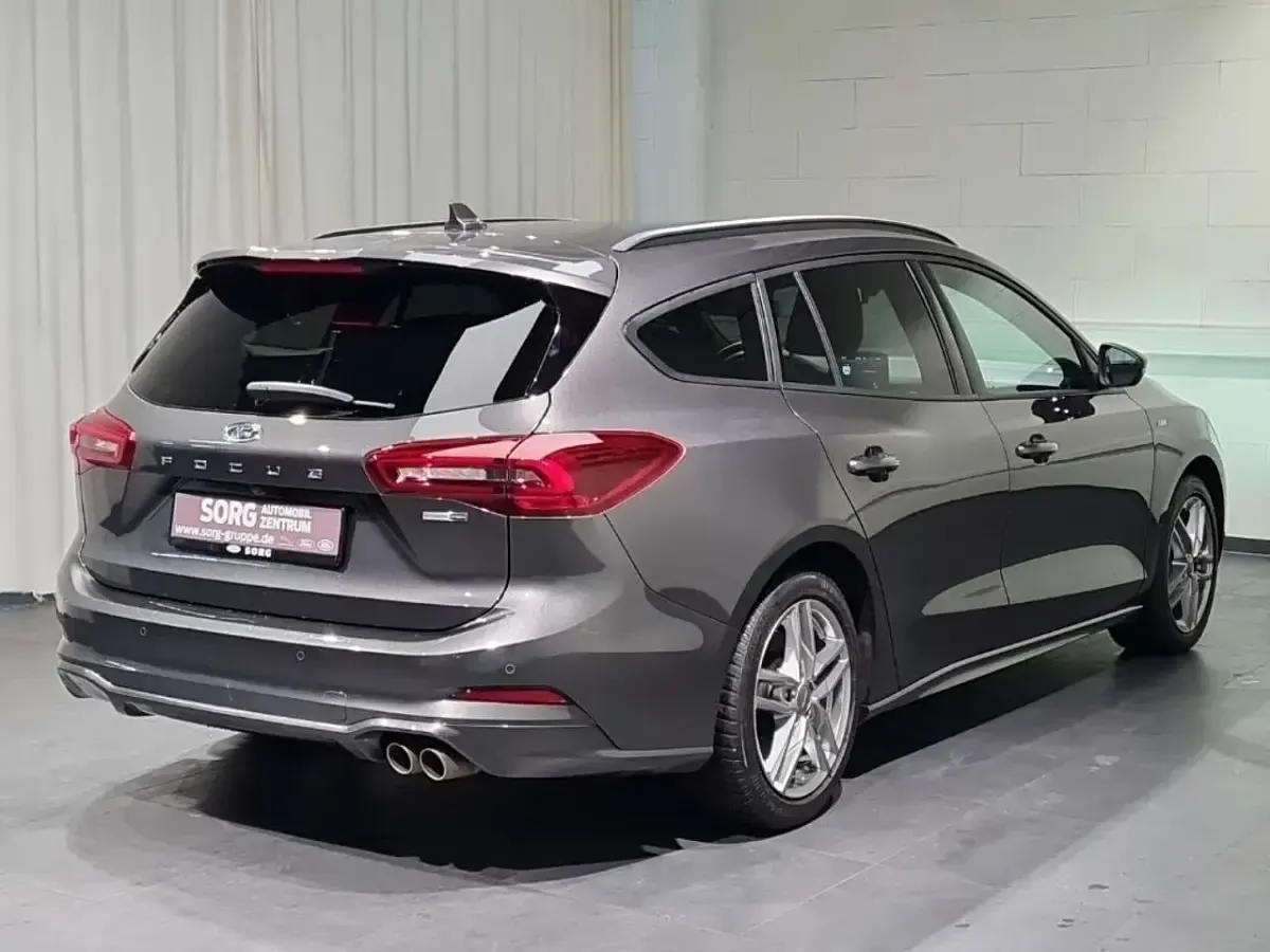 Gebraucht Ford Focus ST-Line 155 PS (114 kW) 2023 Magnetic metallic Kombi