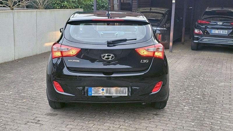 Gebraucht Hyundai i30 Style 135 PS (99 kW) 2013 Schwarz Limousine