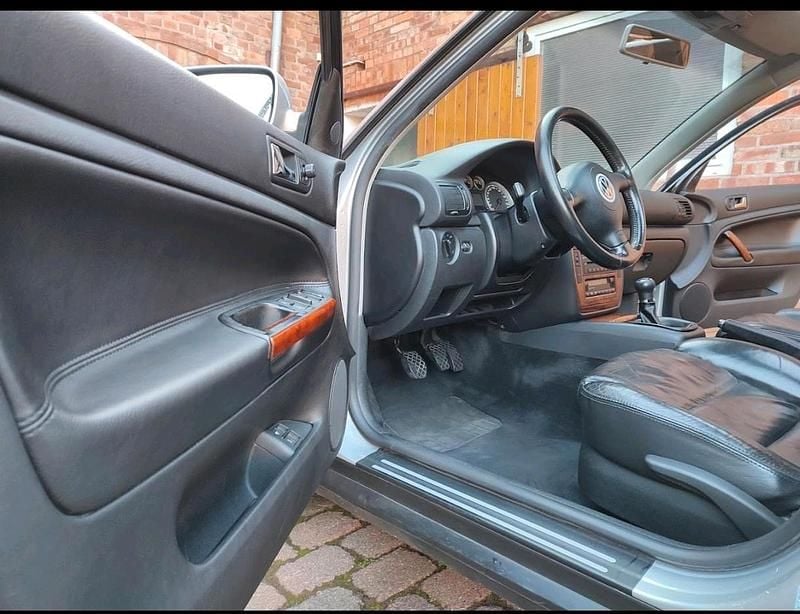 Gebraucht VW Passat 131 PS (96 kW) 2002 Silber Kombi