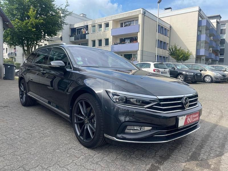 Grau Gebraucht 2023 VW Passat Elegance Kombi | 36.999 € (Fairer Preis) - Bild 1/4