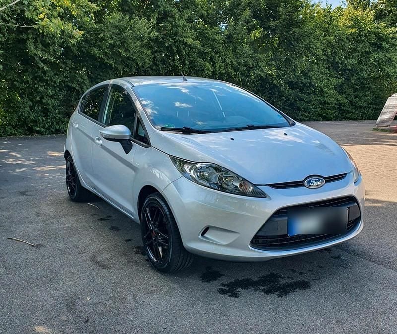Silber Gebraucht 2012 Ford Fiesta Trend Limousine | 7.000 € - Bild 1/4