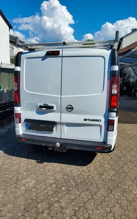 Gebraucht Opel Vivaro 125 PS (91 kW) 2016 Weiß Van / Kleinbus