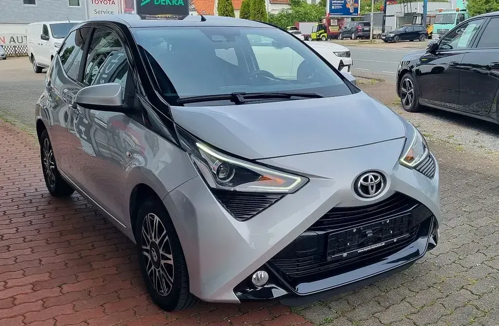 Gebraucht Toyota Aygo X-clusiv 72 PS (52 kW) 2018 Silber Kleinwagen