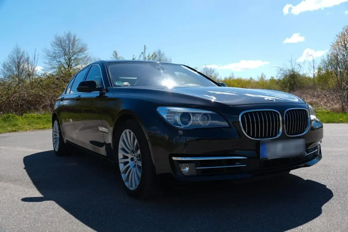 Gebraucht BMW 750 Performance 450 PS (330 kW) 2013 Schwarz Limousine