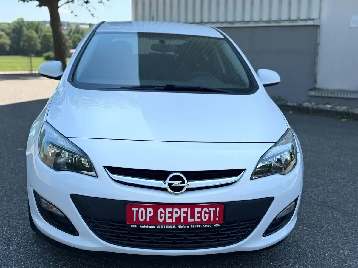 Gebraucht Opel Astra 87 PS (63 kW) 2013 Weiß Coupé