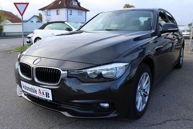 Grau Gebraucht 2015 BMW 316 Advantage Limousine | 6.890 € (Guter Preis) - Bild 1/4