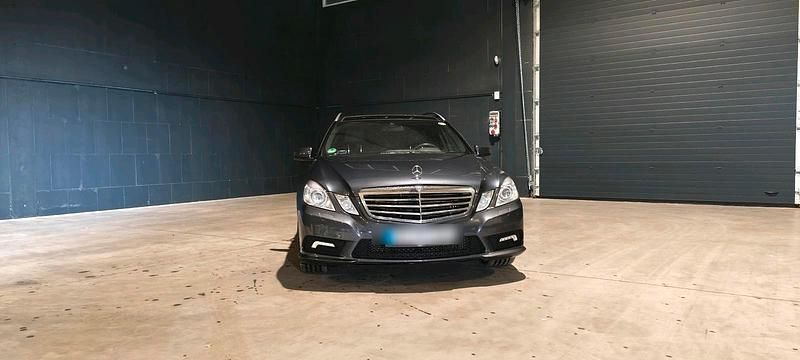 Gebraucht Mercedes E350 Avantgarde 265 PS (194 kW) 2011 Grau Kombi