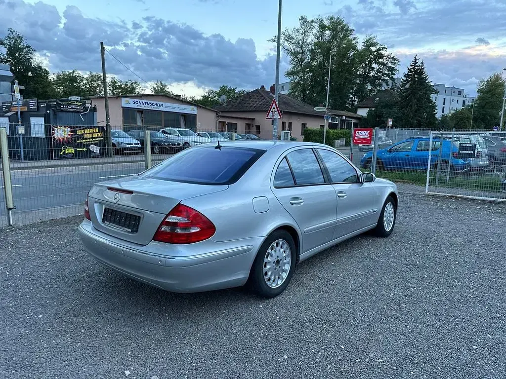 Gebraucht Mercedes E320 Elegance 204 PS (150 kW) 2005 Silber Limousine