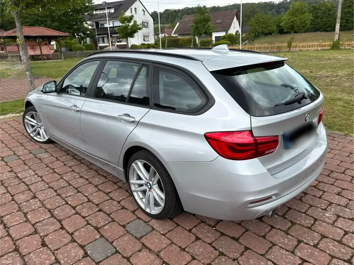 Gebraucht BMW 318 Advantage 150 PS (110 kW) 2018 Silber Kombi
