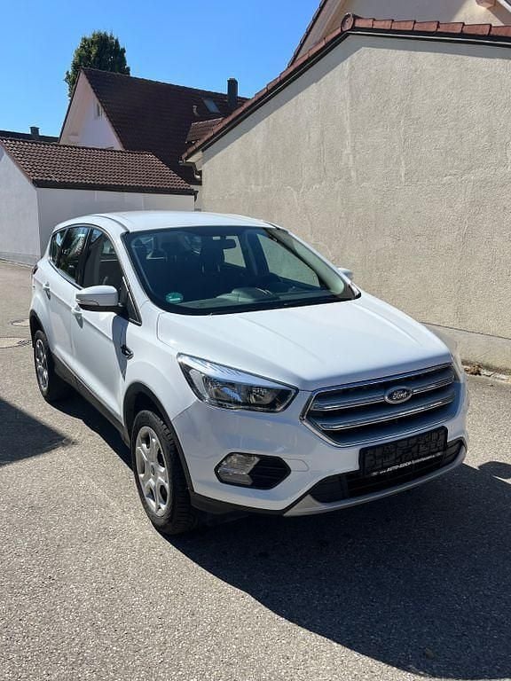 Weiß Gebraucht 2019 Ford Kuga Trend SUV | 11.900 € (Superpreis) - Bild 1/4